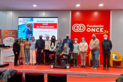 El equipo directivo con público y colaboradores